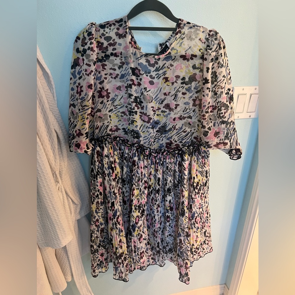 Ganni dress. Floral. Long sleeve. Medium. Ruffles. Pleats.